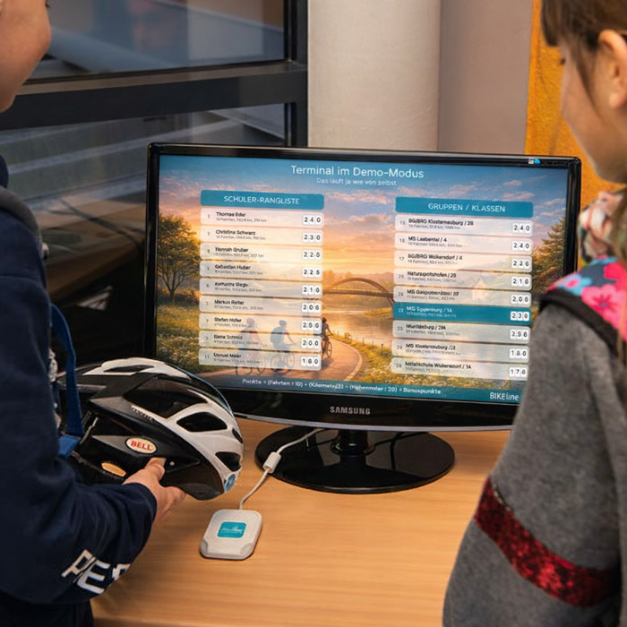 boy+girl-checkin-700